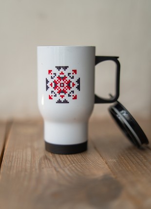 Thermal car mug with a coded symbol