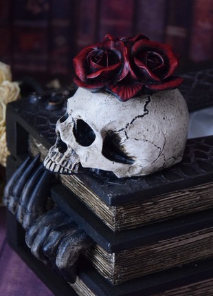 Interior skull with red flowers