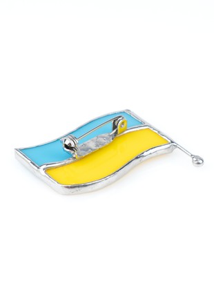 Ukrainian flag pin2 photo