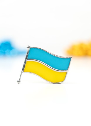 Ukrainian flag pin4 photo