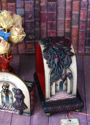 Alice in Wonderland mantel clock - mini chest of drawers5 photo