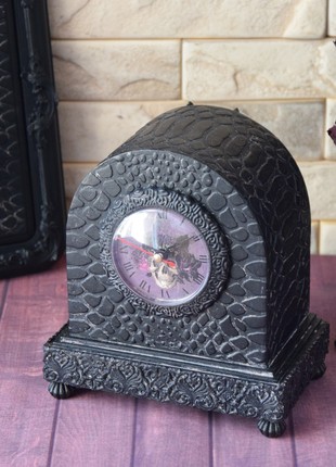 Mantel clock - mini chest of drawers with skull and bat6 photo