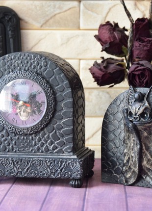 Mantel clock - mini chest of drawers with skull and bat8 photo