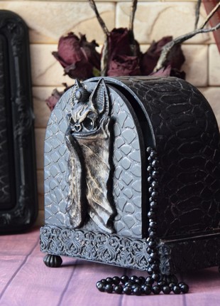 Mantel clock - mini chest of drawers with skull and bat9 photo