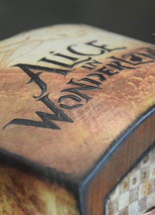 Alice in Wonderland jewelry box2 photo