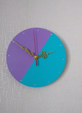 Wall clock delicate two-tone with rhinestones instead of a dial