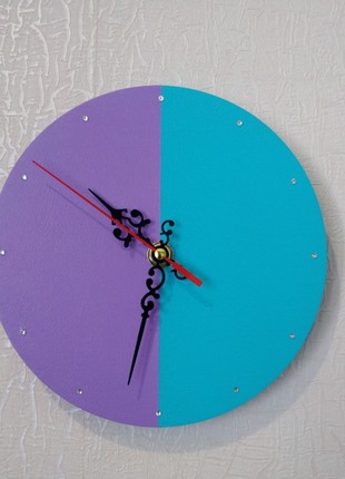 Wall clock delicate two-tone with rhinestones instead of a dial3 photo