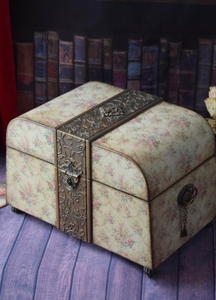 Large sewing storage box with a vintage style needle cushion