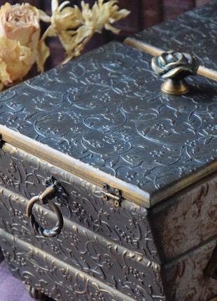 Large old box for needlework and jewelry2 photo