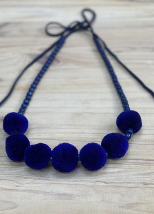 One row blue necklace with tassels