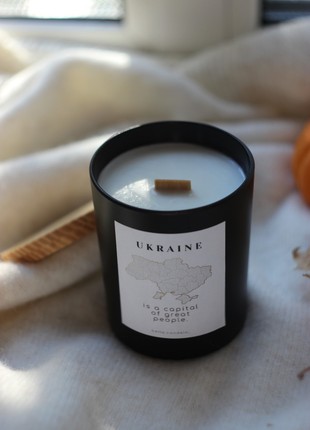 Scented Ukrainian candle "Ukraine is a capital of great people" with a wooden wick in a black glass.6 photo
