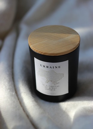 Scented Ukrainian candle "Ukraine is a capital of great people" with a wooden wick in a black glass.7 photo