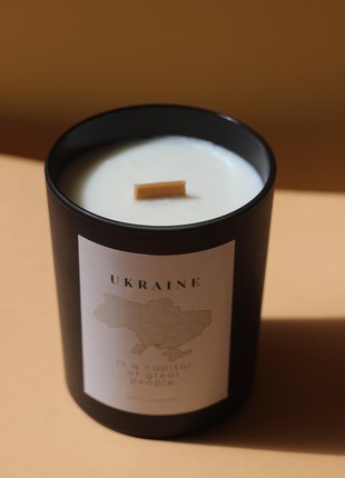 Scented Ukrainian candle "Ukraine is a capital of great people" with a wooden wick in a black glass.5 photo