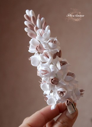 Wedding hair clip with flowers