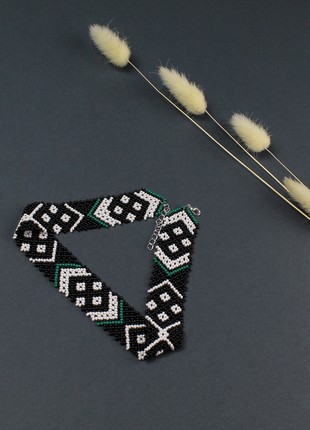 Bead choker necklace for women