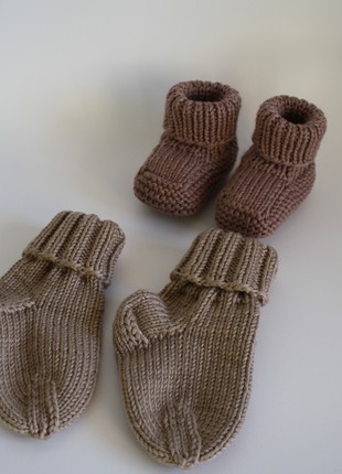 Handmade knitting booties and socks for babies1 photo