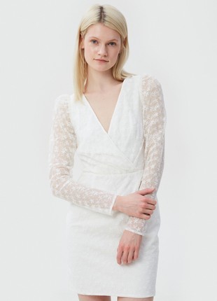 Short milky laced dress
