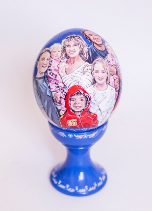 Ostrich Egg - Custom Painted Family Portrait From Photo - 5 persons