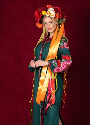 Woman's dress with embroidery 445-20/00
