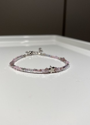 Minimalist bracelet made of beads and beads with a star in pink with silver hardware