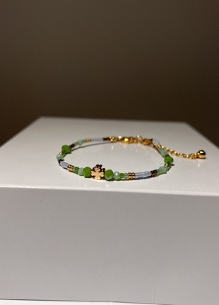Minimalist Beaded and Beaded Bracelet with Green Four Leaf Clover Bead with Gold Hardware