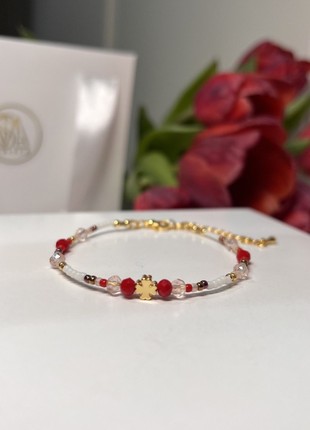 Minimalist bracelet made of red beads and beads with gold hardware