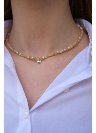 SINGLE STRING GOLDEN MOTHER OF PEARL NECKLACE WITH HEART3 photo