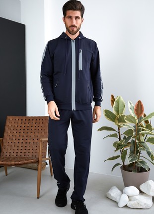 Men’s sport suit with reflective elements.