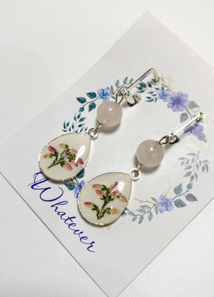 Earrings with dry flowers and natural stones