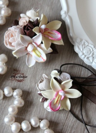 Jewelry set with flowers. Pendant and hairpin brooch