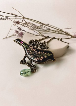 Bird pendants with dry flowers