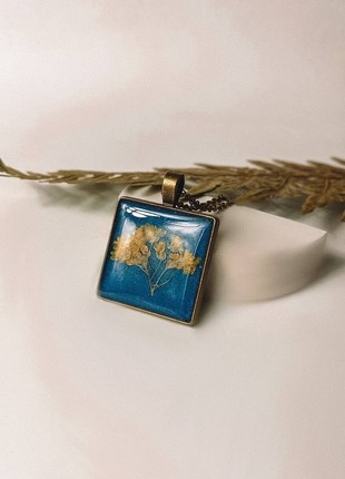 Vintage pendantss with flowers inside ✨