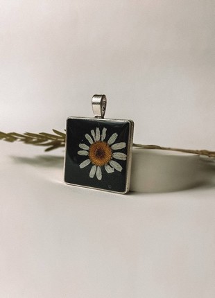 Vintage pendantss with flowers inside ✨
