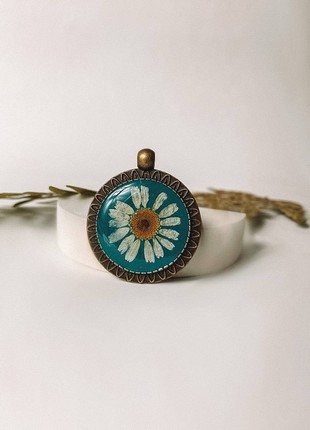 Vintage pendantss with flowers inside ✨