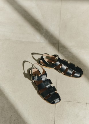 Leather women flat sandals
