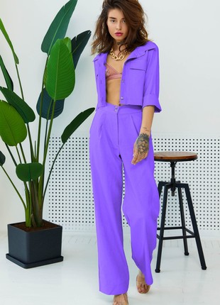 Stylish two-piece suit made of linen in lilac color