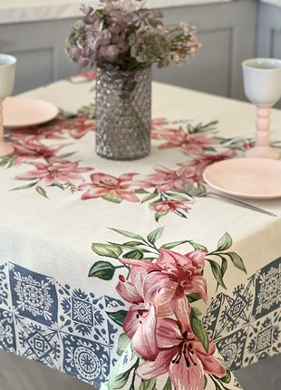 Tapestry tablecloth  137x137 cm. (38x39 in.)3 photo