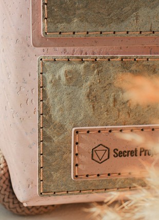 Crossbody bag Lohan M in blush cork and taupe stone4 photo