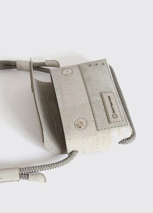 Crossbody bag Lohan M in grey cork and blanc stone4 photo