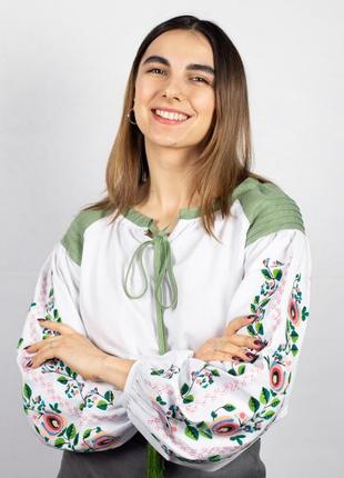 Wome's linen embroidered shirt with flowered slevees