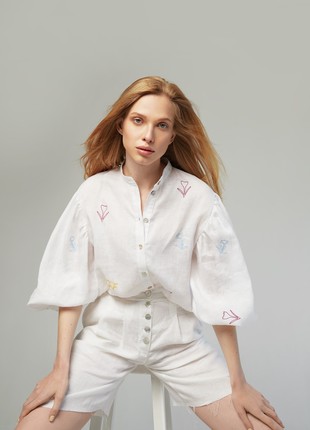 Embroidered linen blouse with puff sleeves and stand up collar. Kvit Collection