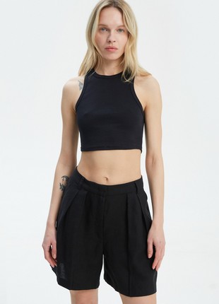 Black loose-fit shorts made of 100% linen