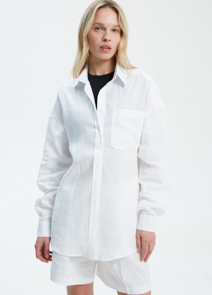 White loose-fit shirt made of 100% linen