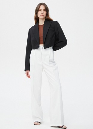 Wide trousers of milky color