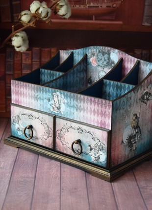 Alice in Wonderland cosmetics organizer10 photo