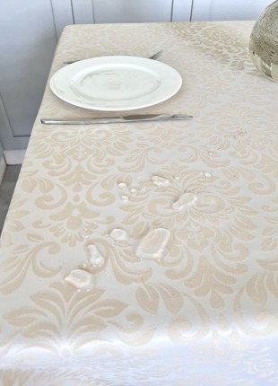 Teflon-coated tablecloth  134x134 cm./52x52 in