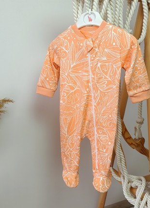 Peach cotton baby jumpsuit with a zipper and closed feet Tunes