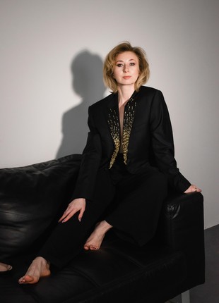 Embroidery jacket with  golden pins