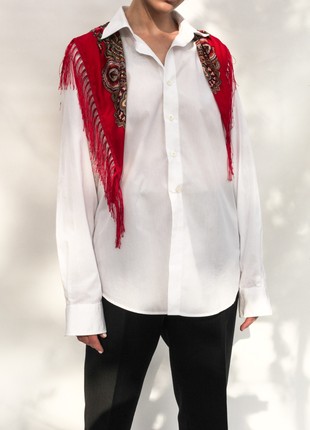 Decorated shirt with Ukrainian hustka