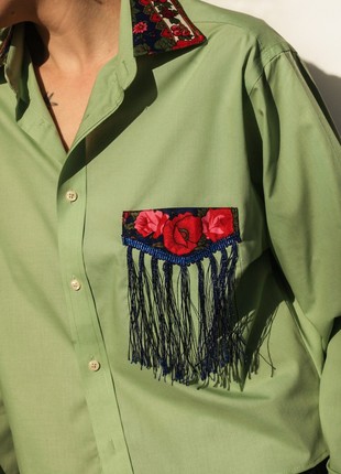 Decorated shirt with Ukrainian hustka